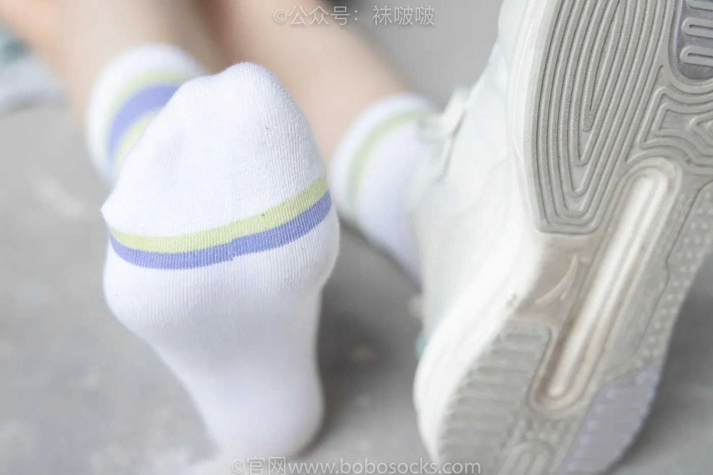 [BoBoSocks袜啵啵]NO.025 熊熊-安踏运动鞋、白色棉袜（踩脏）、裸足 [146P]插图6